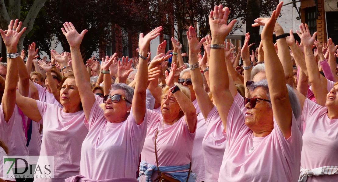 La plaza de San Francisco se llena de alegría y fiesta para celebrar el Día de los Mayores