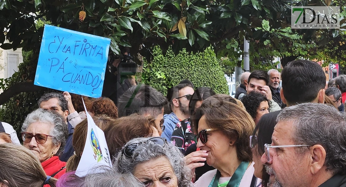 Comienza la manifestación por el río Guadiana: cientos de personas protestan en Badajoz