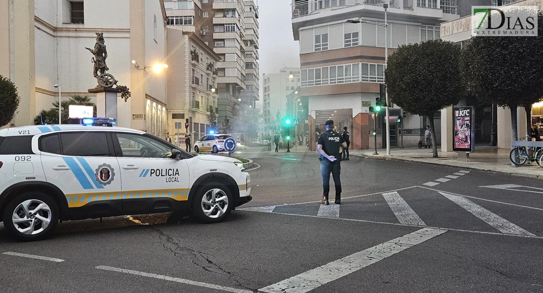 Imágenes del incendio en el parking de San Atón en Badajoz