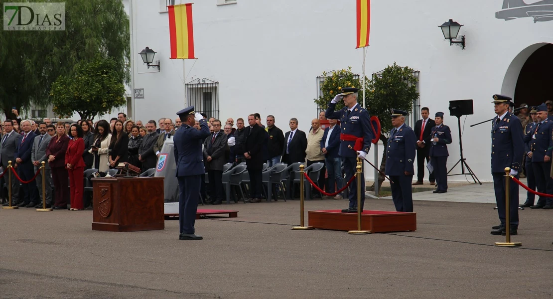 Toma posesión el nuevo coronel jefe de la Base Aérea de Talavera la Real y Ala 23