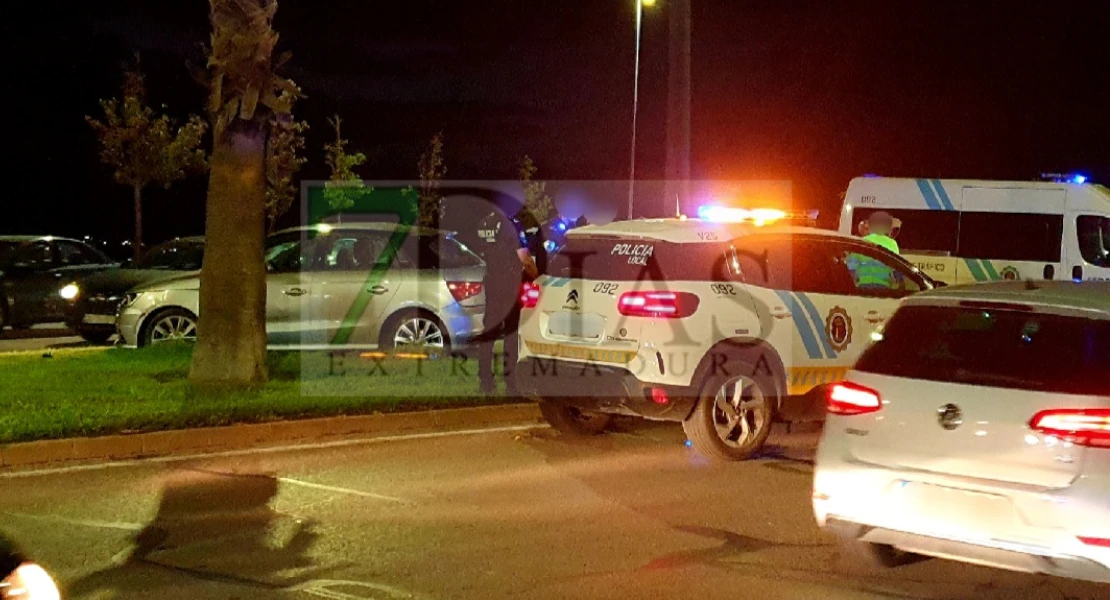 Un amplio dispositivo policial trabaja en un accidente en Badajoz