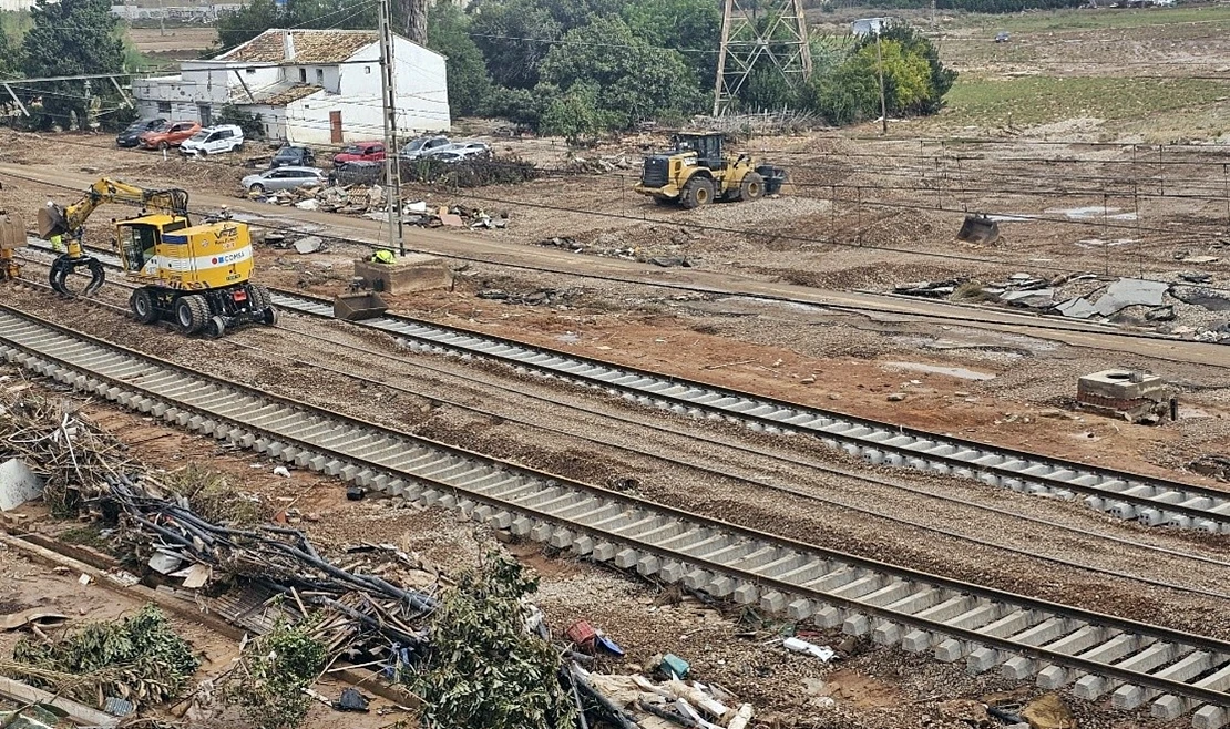 Flexibilizan los tiempos de conducción y descanso para facilitar los trabajos de limpieza por la DANA