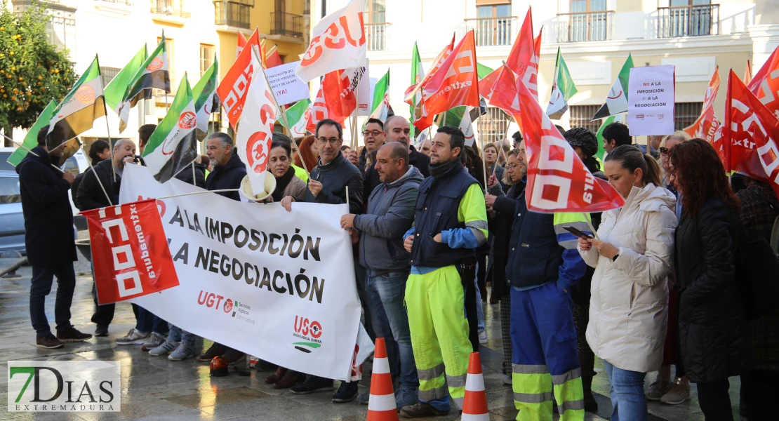 Manifestación en el Ayto. de Badajoz para renovar la RPT: 24 años sin actualizarse