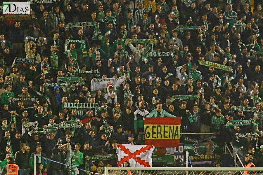 Imágenes de la Copa del Rey: el Gévora lucha y el Betis arrasa