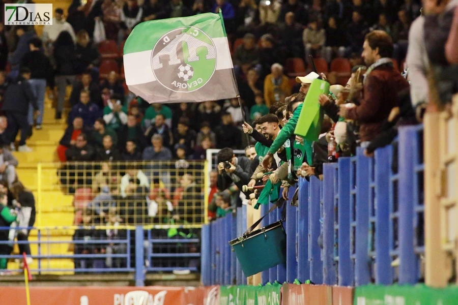 Imágenes de la Copa del Rey: el Gévora lucha y el Betis arrasa