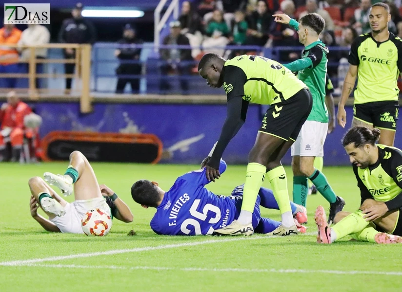 Imágenes de la Copa del Rey: el Gévora lucha y el Betis arrasa