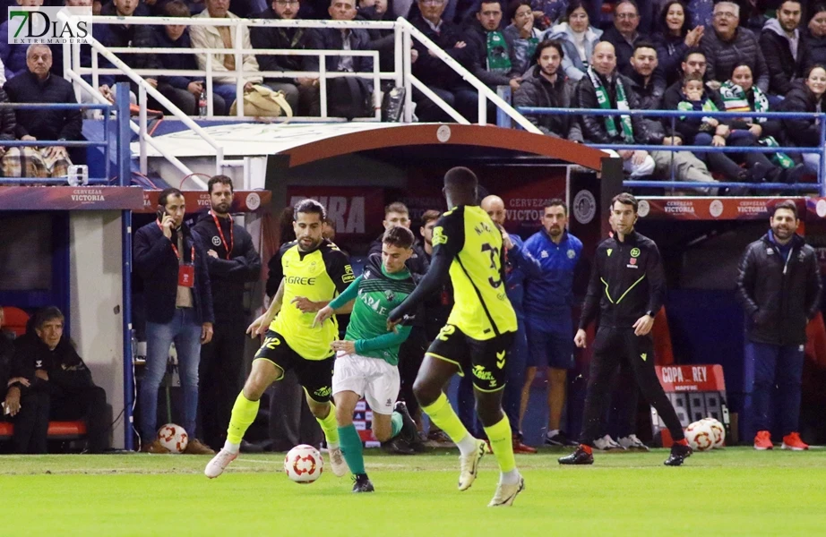 Imágenes de la Copa del Rey: el Gévora lucha y el Betis arrasa