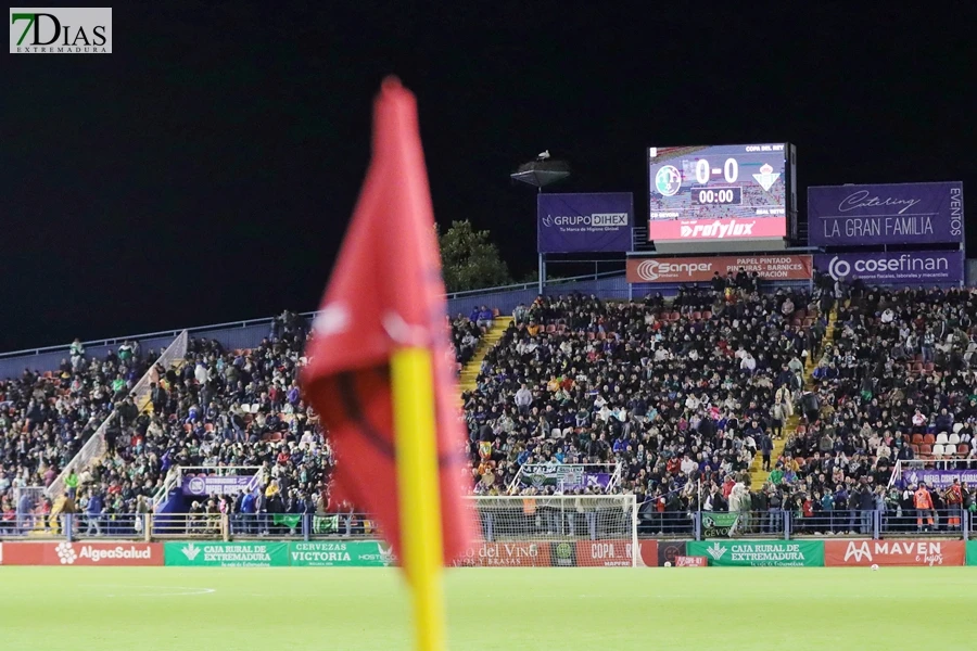 Imágenes de la Copa del Rey: el Gévora lucha y el Betis arrasa