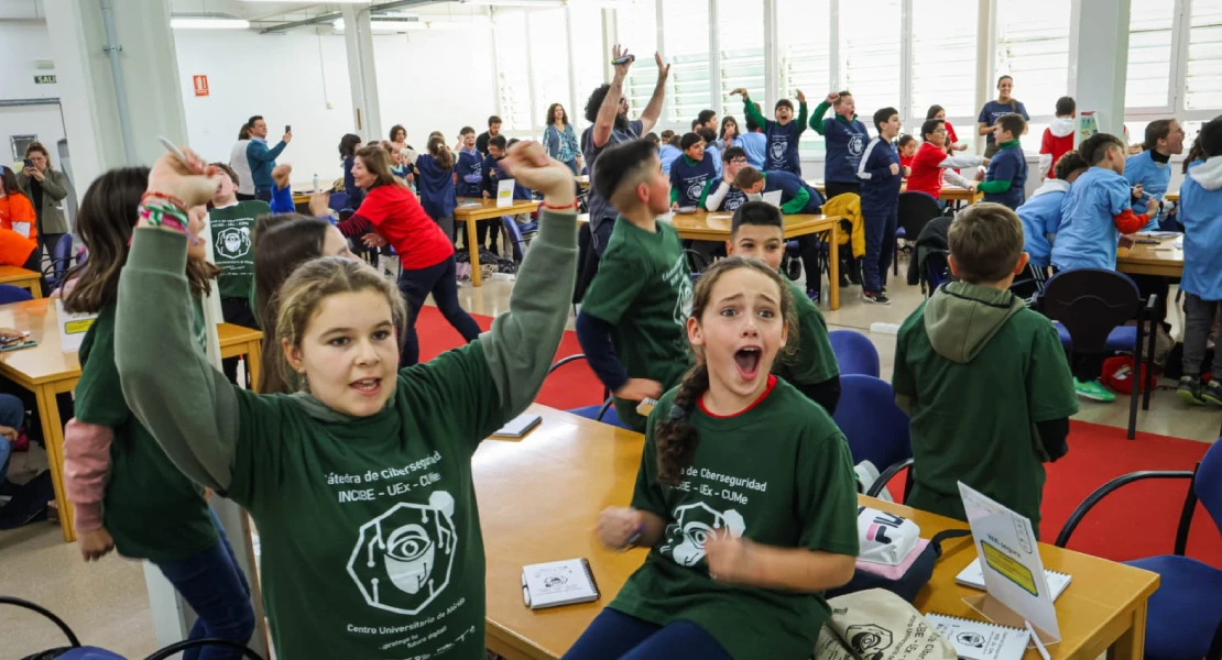 Así han vivido los alumnos extremeños las jornadas sobre los peligros de Internet este jueves