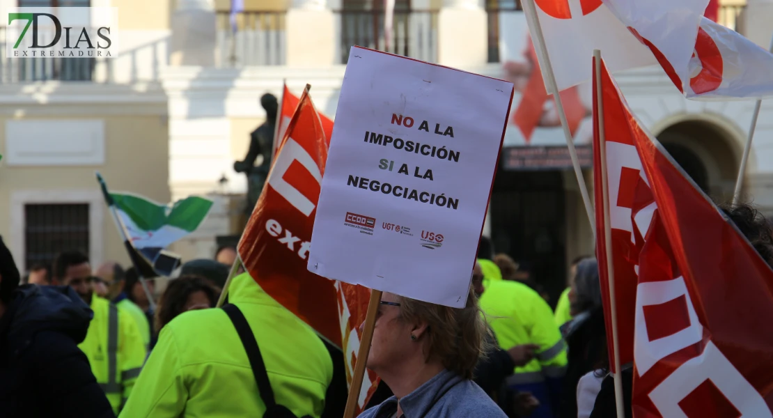 Manifestación en el Ayto. de Badajoz para renovar la RPT: 24 años sin actualizarse