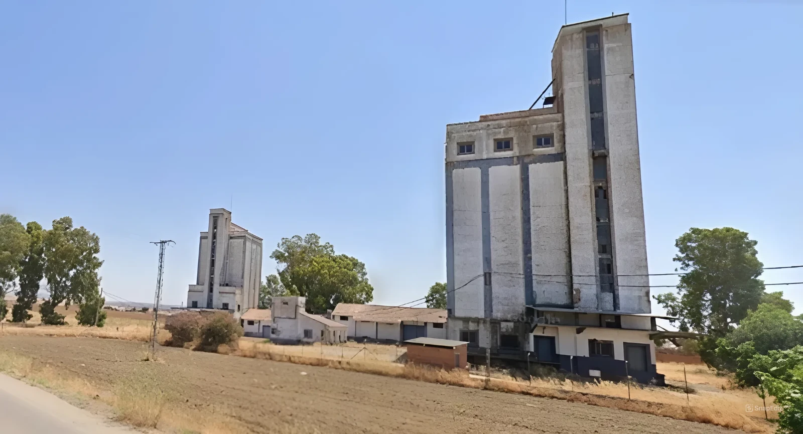 Ponen a la venta silos en Badajoz