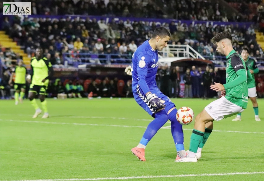 Imágenes de la Copa del Rey: el Gévora lucha y el Betis arrasa