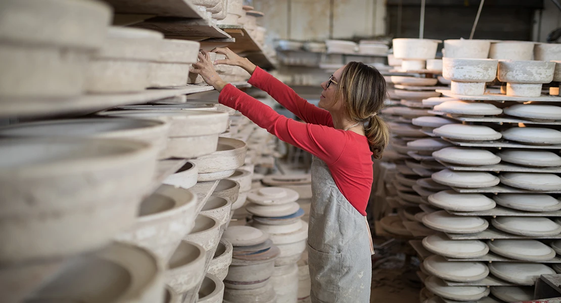 Formarán a 100 desempleados en Extremadura para enseñarles el oficio de la artesanía