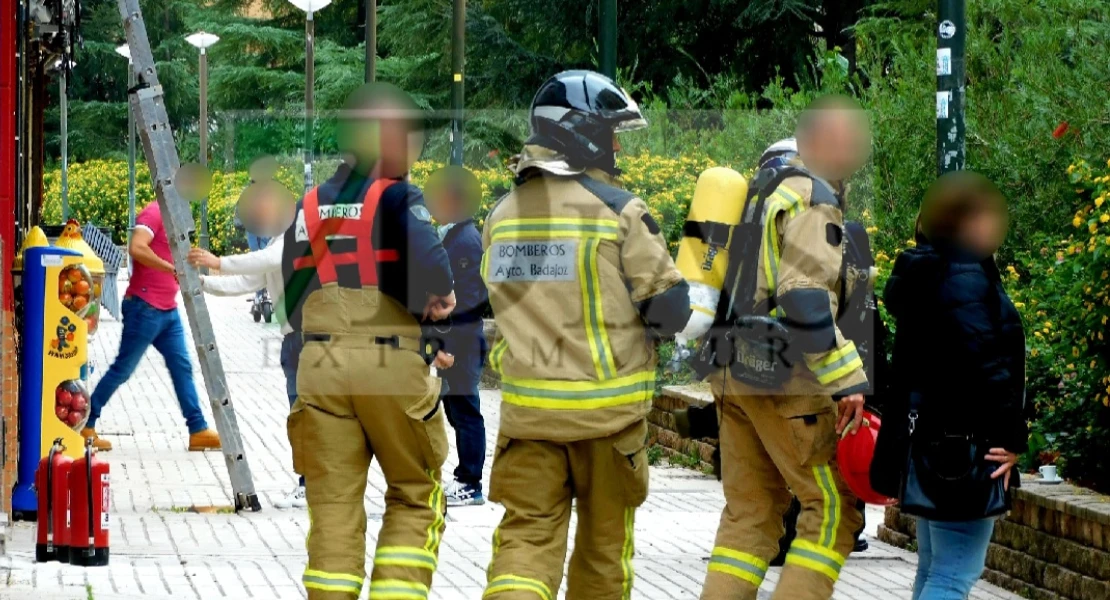 Se produce un incendio en el interior de un bar en Badajoz