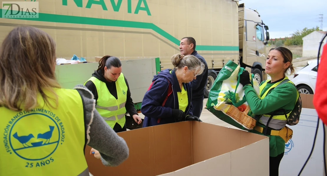 Sale un nuevo camión destino Valencia desde Badajoz: alimentos y materiales de almacenaje