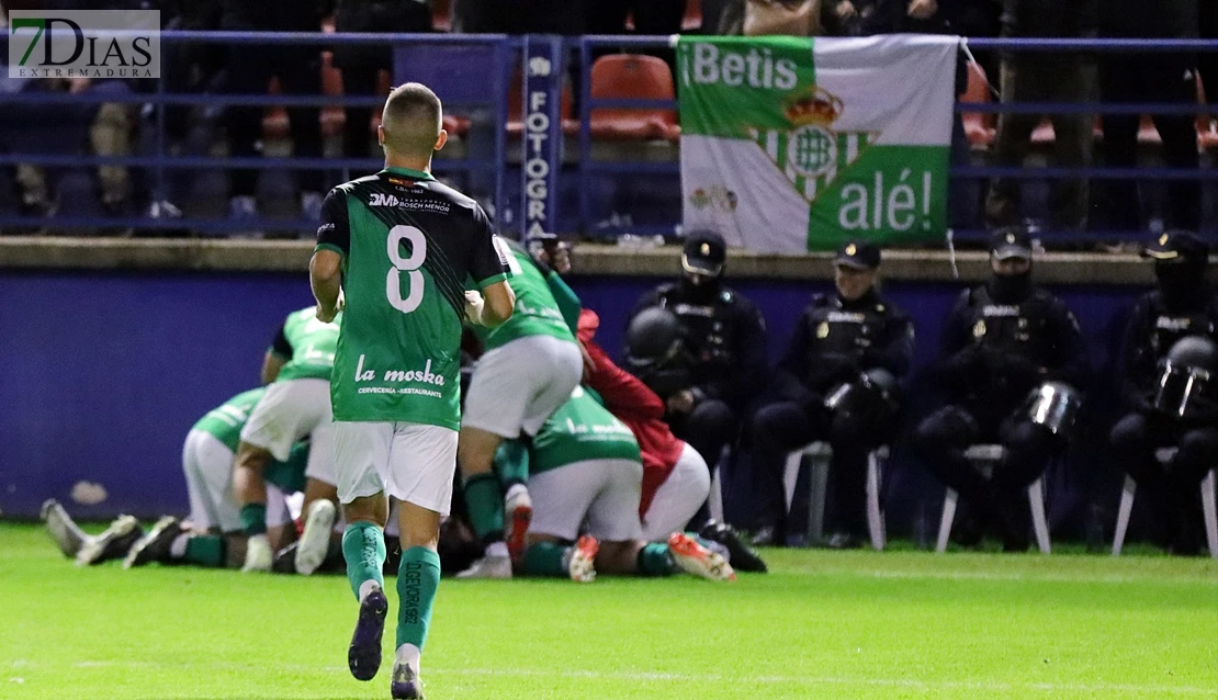 Imágenes de la Copa del Rey: el Gévora lucha y el Betis arrasa