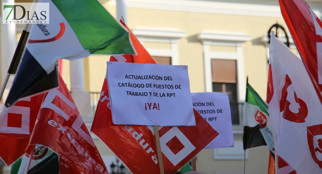 Manifestación en el Ayto. de Badajoz para renovar la RPT: 24 años sin actualizarse