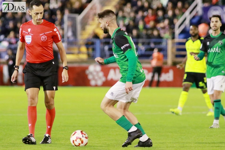 Imágenes de la Copa del Rey: el Gévora lucha y el Betis arrasa