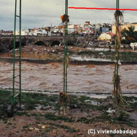 Los pacenses recuerdan la riada del 97 en Badajoz: 27 años que dejaron 25 muertes