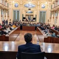 Alumnos extremeños celebran un pleno especial en la Diputación de Badajoz