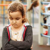 Junta y UEx firman un acuerdo para proteger a los niños frente a la violencia