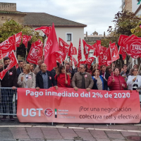 Manifestación ante la Asamblea de Extremadura para reivindicar el pago de la subida salarial