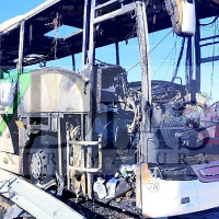 Sale ardiendo un autobús con decenas de pasajeros en la A-5