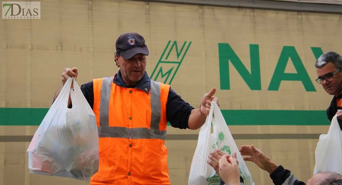 Sale un nuevo camión destino Valencia desde Badajoz: alimentos y materiales de almacenaje