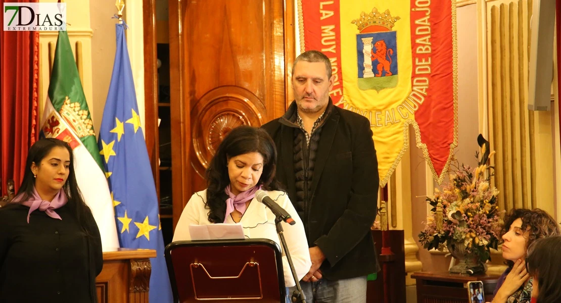 Así ha sido el acto por el 25N en el Ayuntamiento de Badajoz