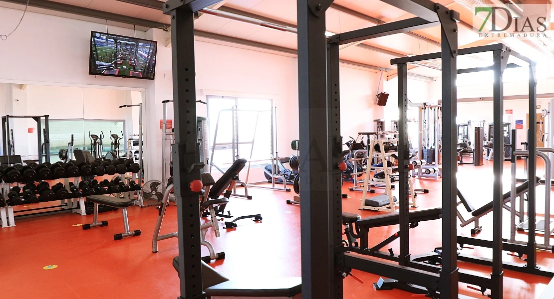 San Vicente de Alcántara amplía su centro deportivo con una piscina terapéutica, otra climatizada y un gimnasio