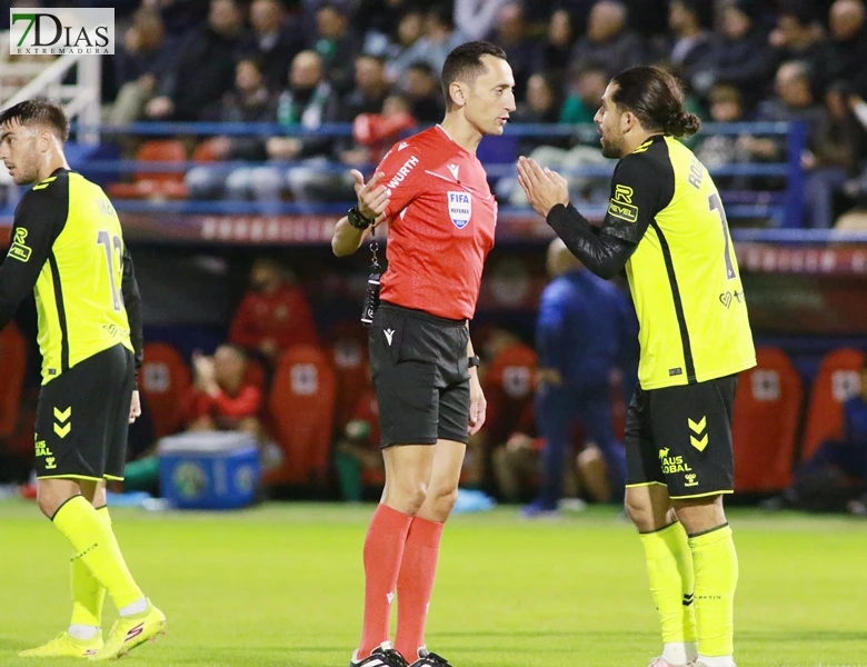 Imágenes de la Copa del Rey: el Gévora lucha y el Betis arrasa