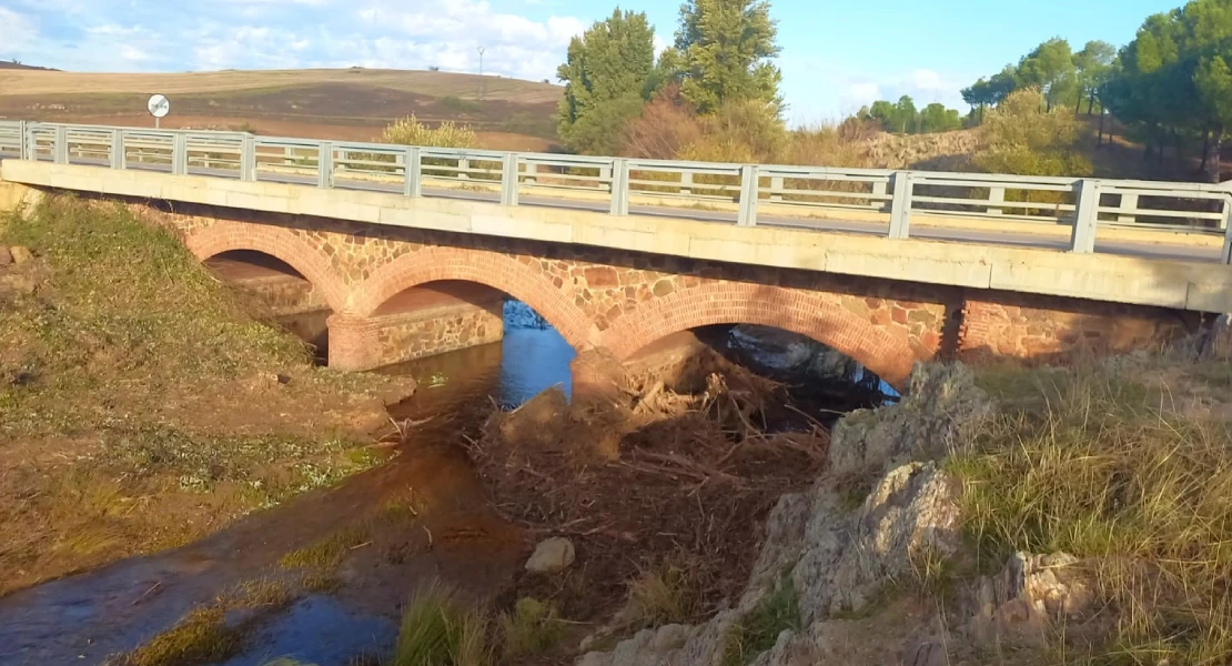 CHG actúa en varios entornos del río Guadiana en Badajoz