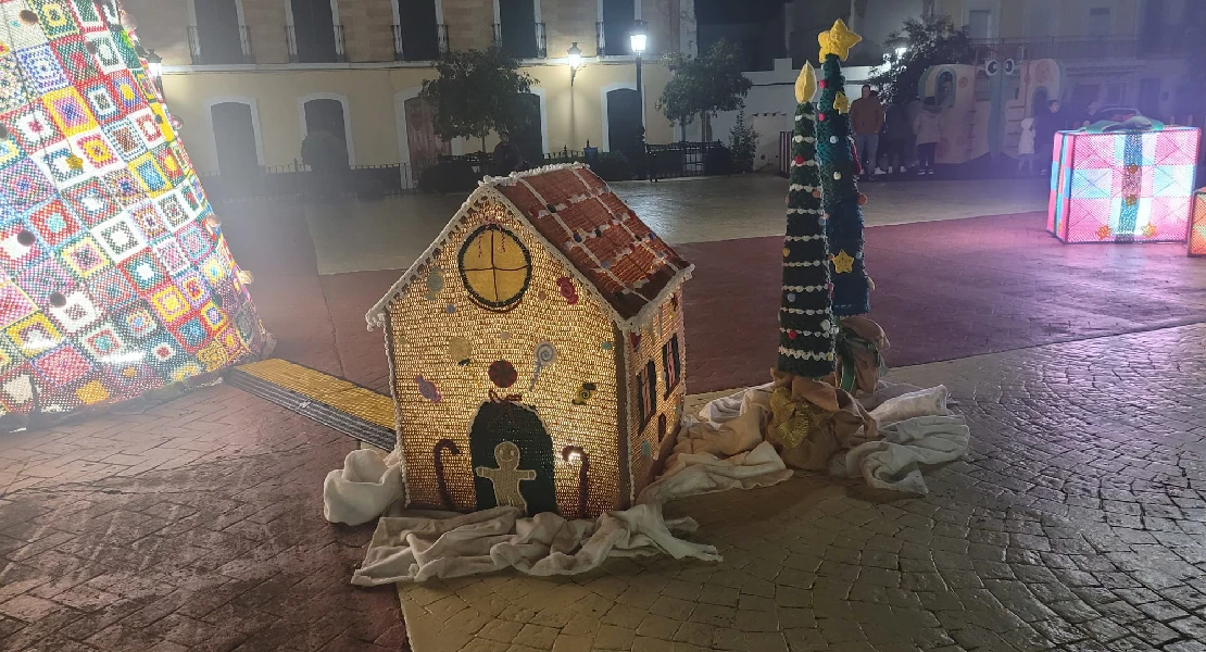 La Navidad como nunca la has visto: vecinas de Talavera la Real elaboran el decorado con ganchillo