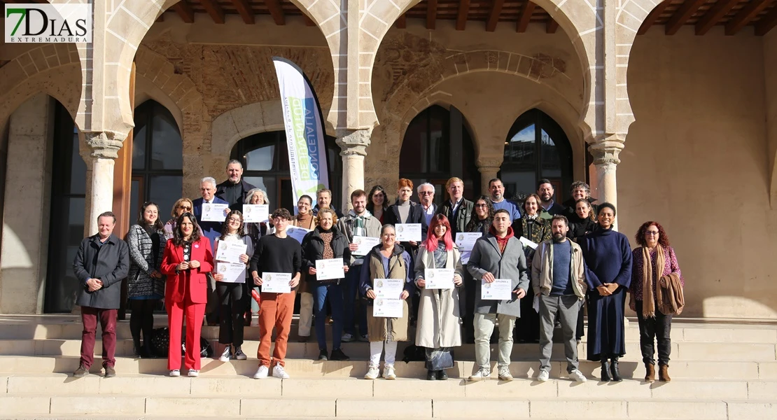 Los ganadores reciben los Premios JABA 2024