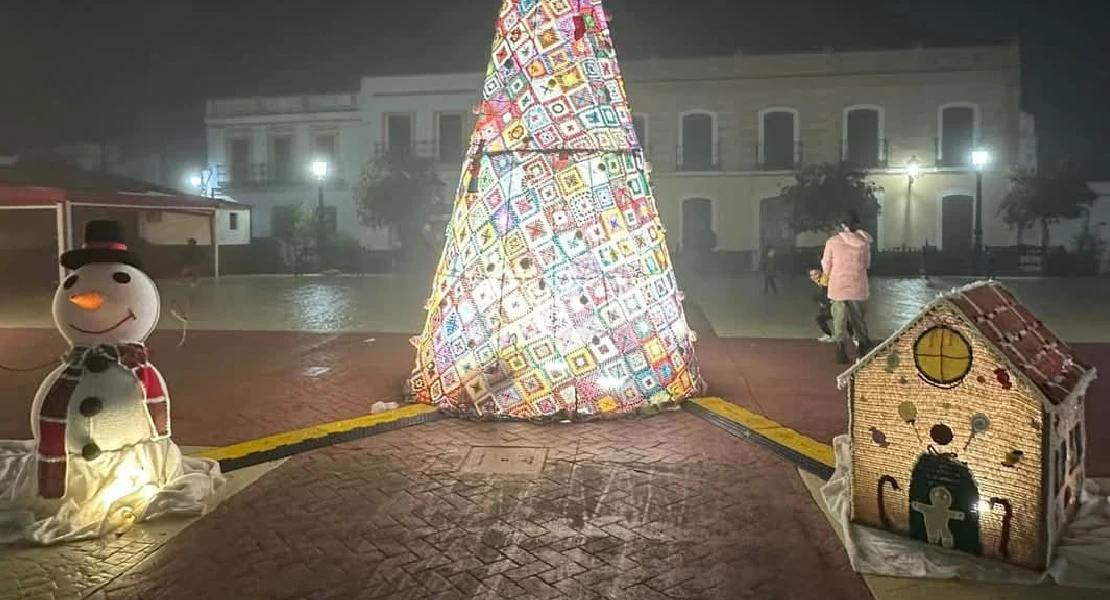 La Navidad como nunca la has visto: vecinas de Talavera la Real elaboran el decorado con ganchillo