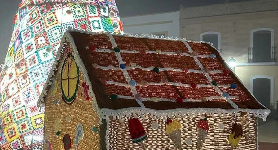 La Navidad como nunca la has visto: vecinas de Talavera la Real elaboran el decorado con ganchillo