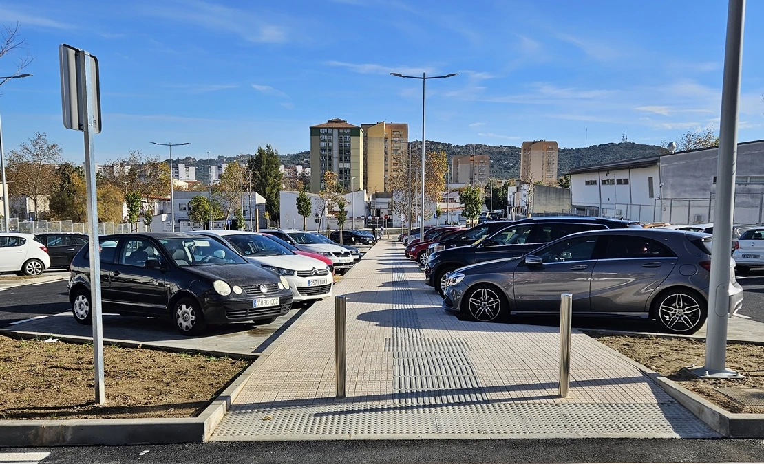 Extremadura prevé 2.500 plazas de aparcamientos disuasorios