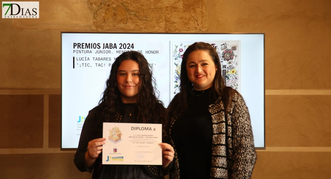 Los ganadores reciben los Premios JABA 2024