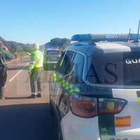 Matan a tiros a una persona mientras conducía en Badajoz y acaba empotrado en la cuneta