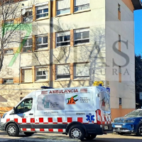 Policía, bomberos y sanitarios auxilian a un hombre que solicitaba ayuda en Badajoz