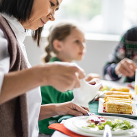 La cena de Nochebuena se encarece un 55 % en menos de una década