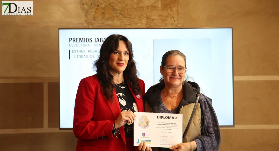 Los ganadores reciben los Premios JABA 2024