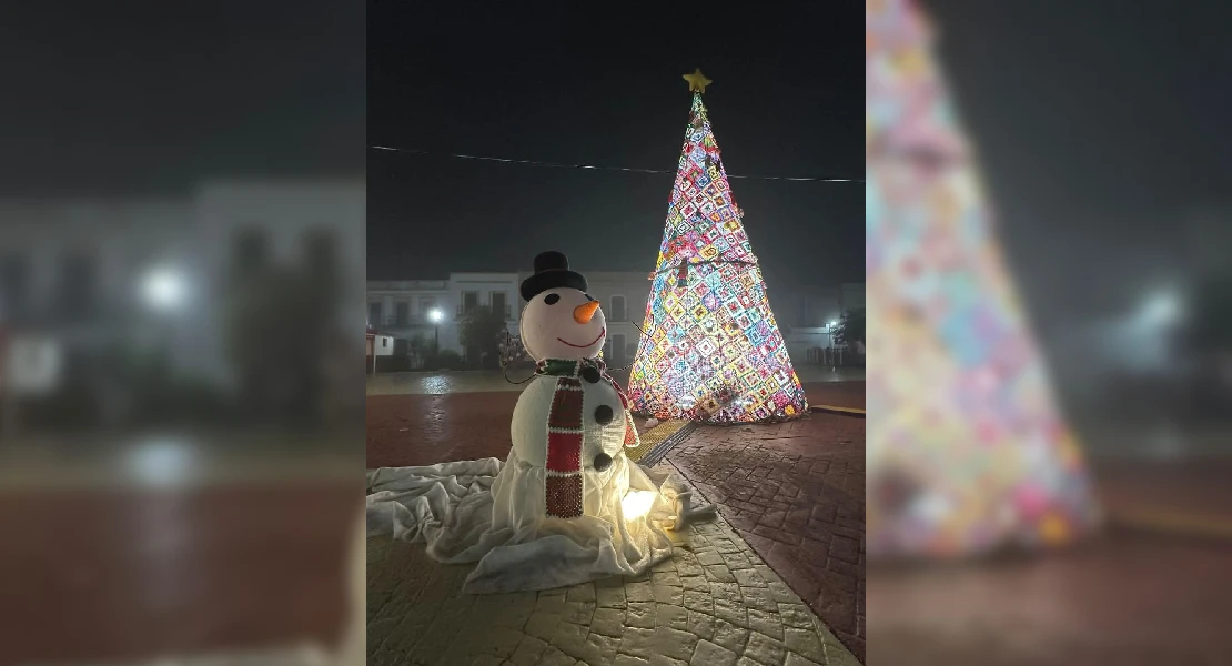 La Navidad como nunca la has visto: vecinas de Talavera la Real elaboran el decorado con ganchillo