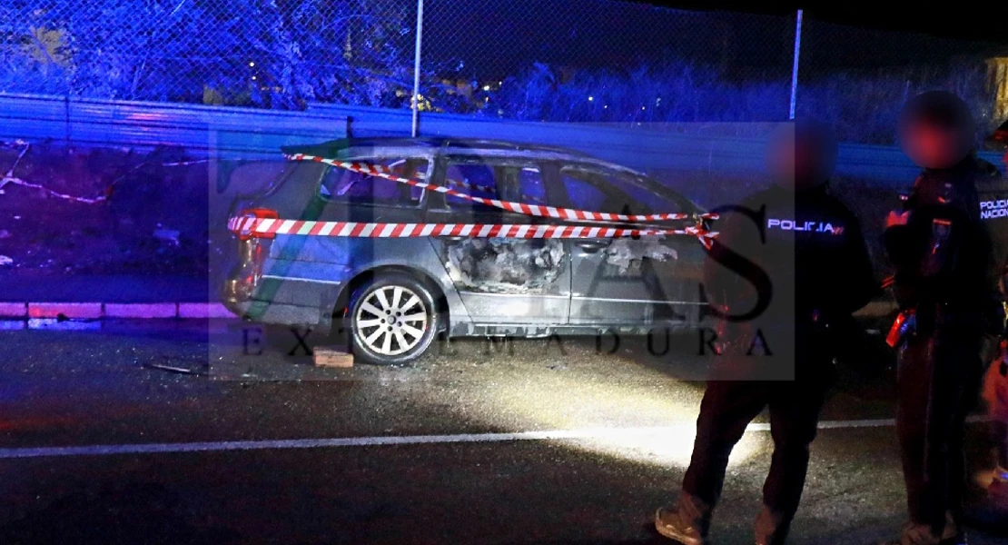 Aparece otro coche calcinado en las calles de Badajoz