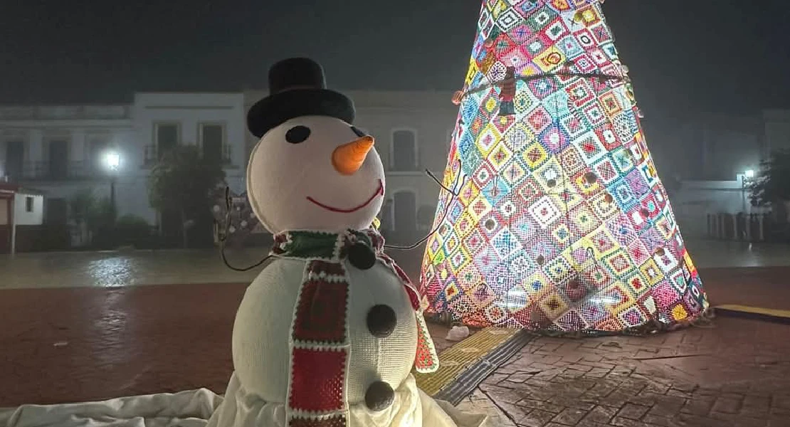 La Navidad como nunca la has visto: vecinas de Talavera la Real elaboran el decorado con ganchillo