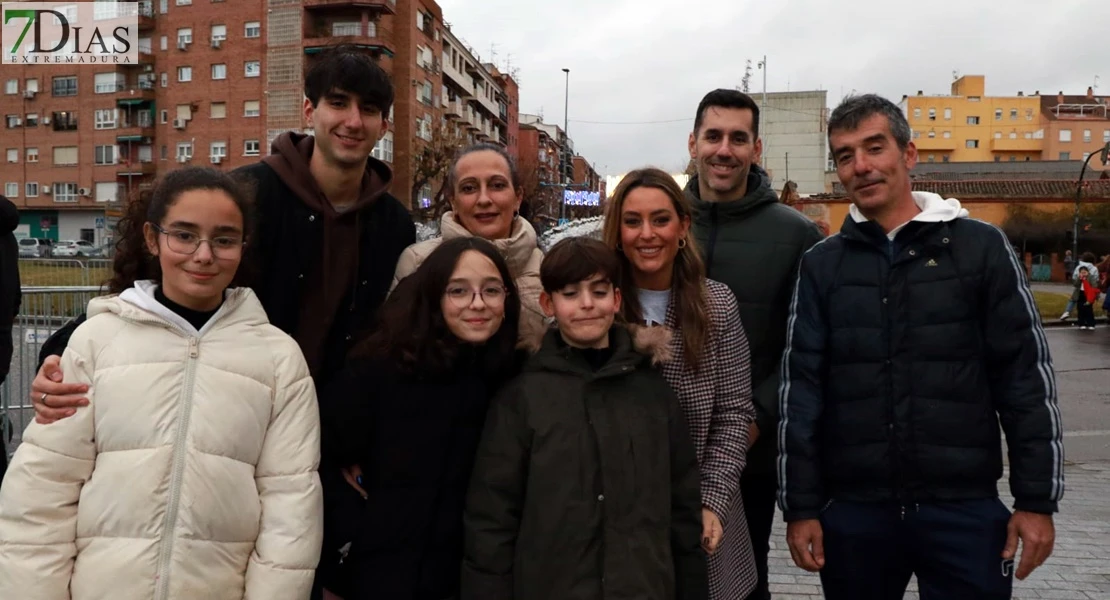 Los Reyes Magos reparten ilusión desafiando al mal tiempo en Badajoz