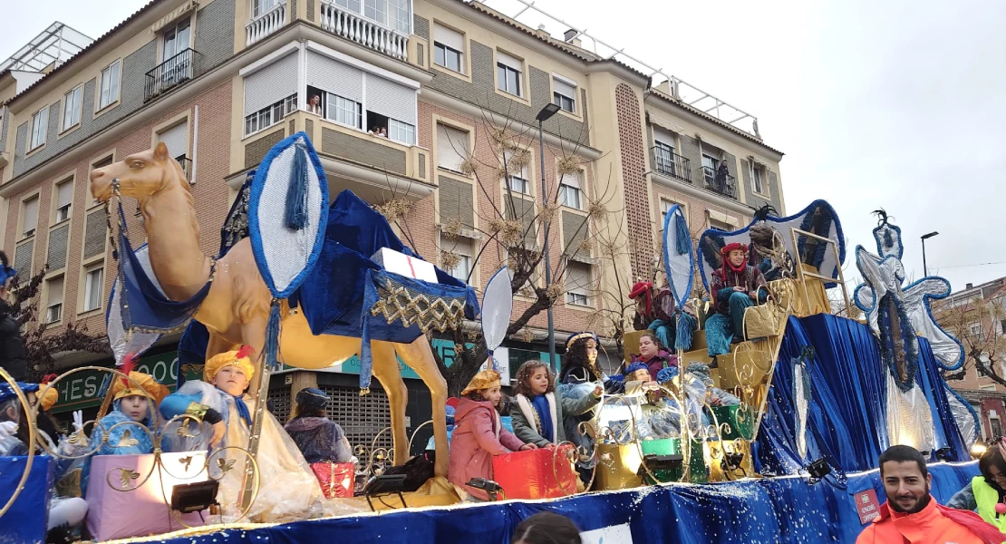 FOTONOTICIA: La cabalgata de Badajoz se celebra a pesar de la lluvia