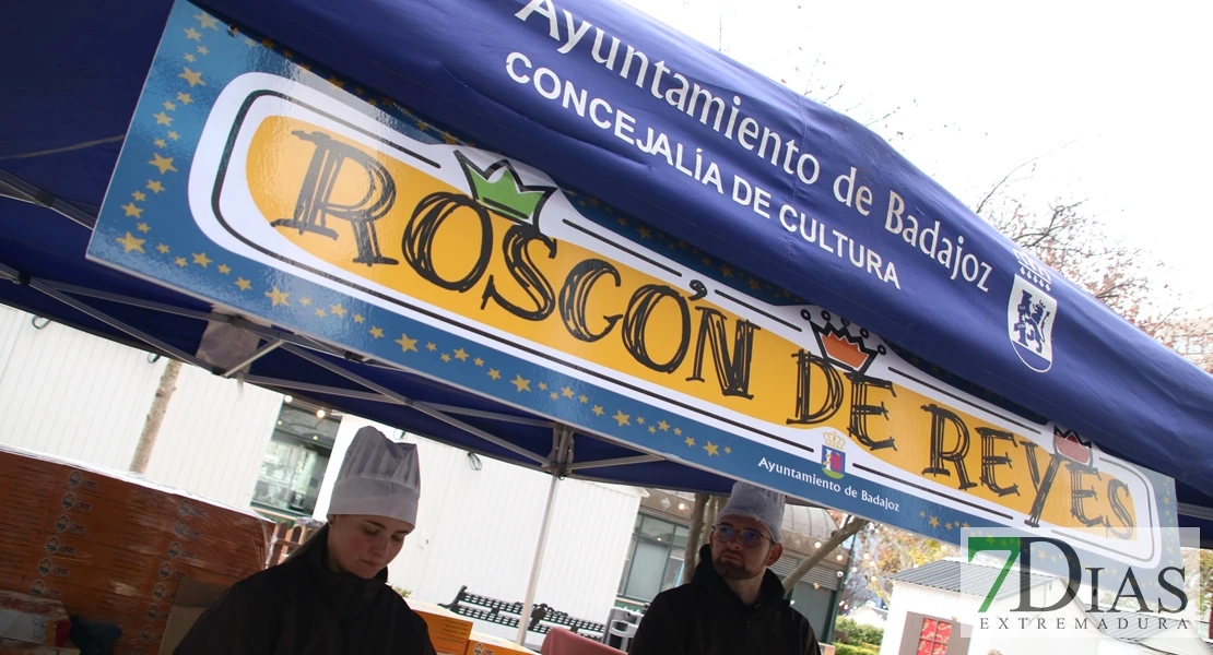 El tiempo da tregua y los ciudadanos disfrutan del tradicional roscón de Reyes en Badajoz