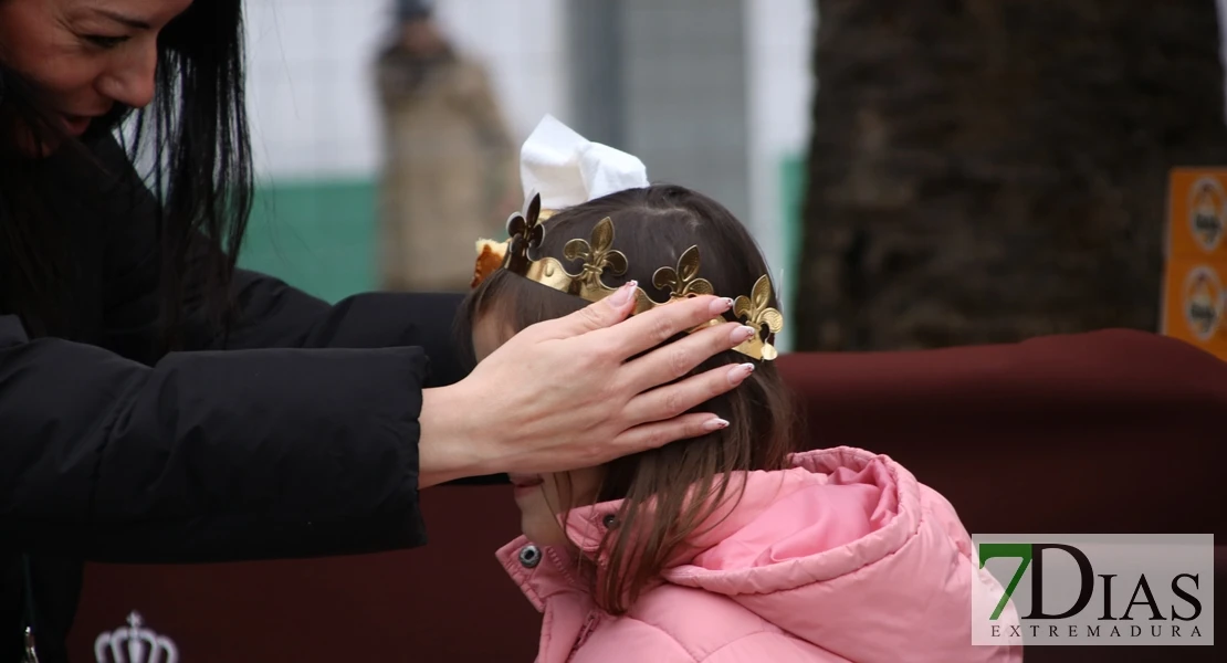 El tiempo da tregua y los ciudadanos disfrutan del tradicional roscón de Reyes en Badajoz