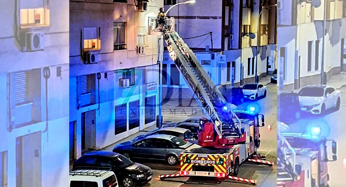 Los Bomberos acceden a una vivienda de San Fernando por la fachada